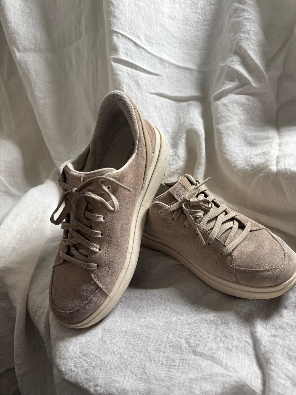 Kizik Women's Vegas Beige Suede Hands-Free Sneakers Sz 9